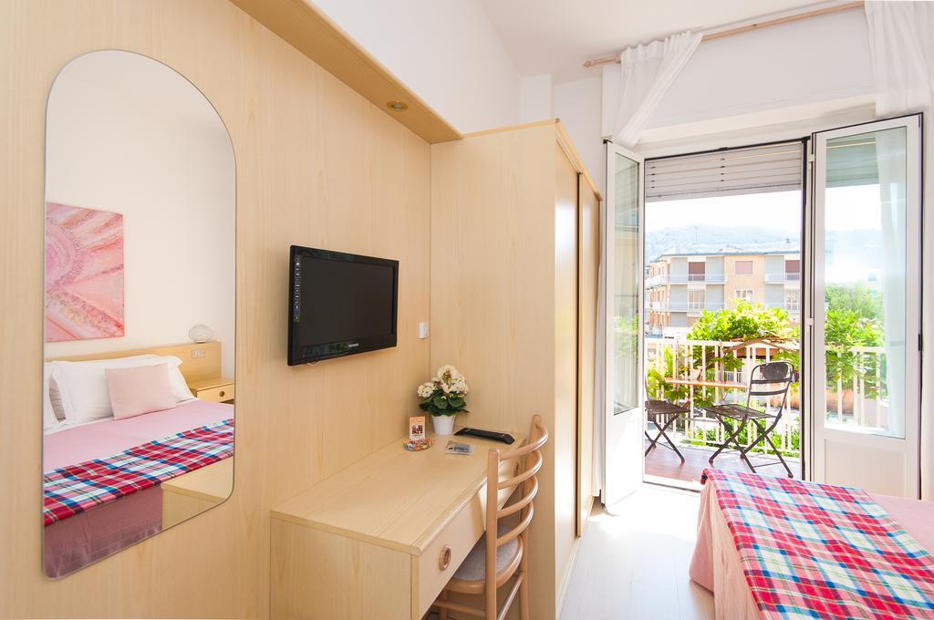 Hotel Giongo Spotorno Luaran gambar