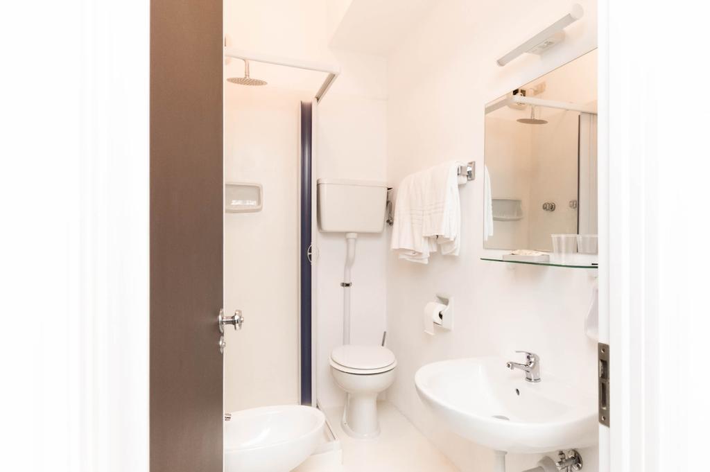 Hotel Giongo Spotorno Luaran gambar