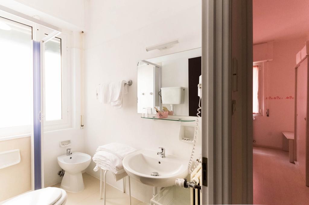 Hotel Giongo Spotorno Luaran gambar